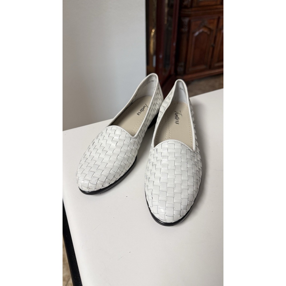 Trotters Liz Womens 6.5 N White Woven Leather Loafers Comfort Flats Slip On